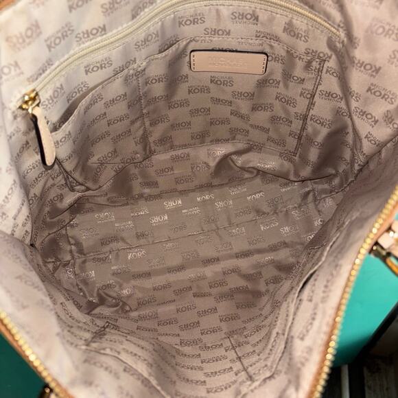 Michael Kors Tan pebbles Leather Tote Bag great condition ! - Picture 7 of 7